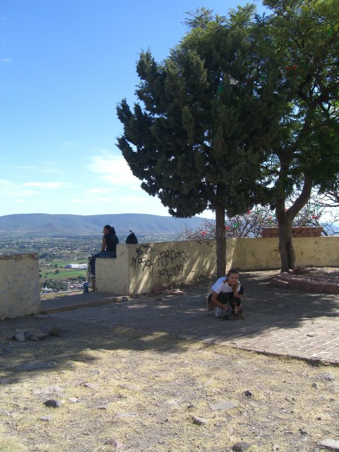 3) Hore pri kostoliku 